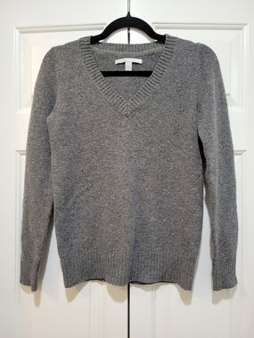 Old Navy Women's Gray With White V-Neck Sweater - Gray